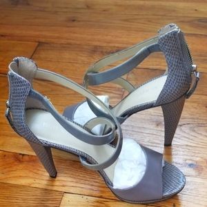 Grey size 7 back/heel Snakeskin